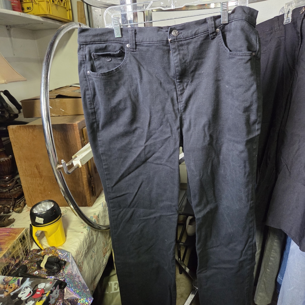 Gloria Vanderbilt Women's Black Straight Pants